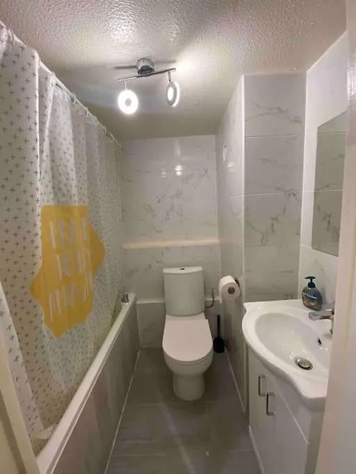 Central Cosy Apartment In Quiet Location Londra